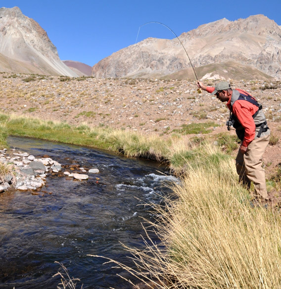 Pescando en aguas rapidas Orvis Mendoza Fly Shop